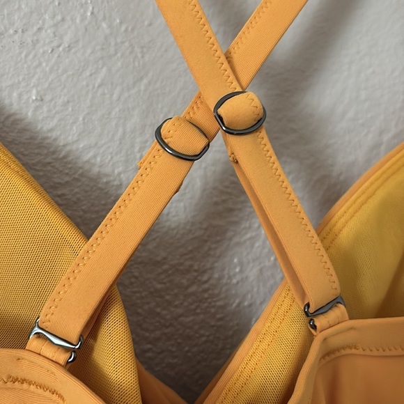 ATHLETA Twist Up Tankini Swim Top In Abyssinian Yellow Size 34 D/DD - Picture 3 of 6